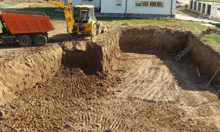 Рытье котлованов под фундамент в Североморске – цена от 2603 руб. за м3 | 2Землекопа-Свм